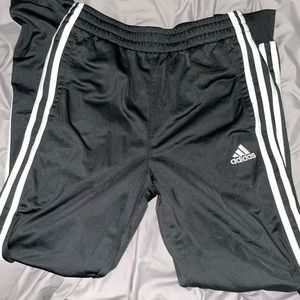 adidas joggers kids size L (14-16)